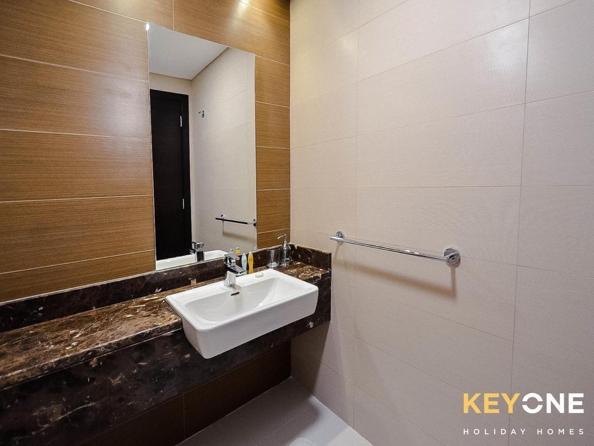 Sophisticated One Bedroom With Full Marina View Дубай Екстериор снимка